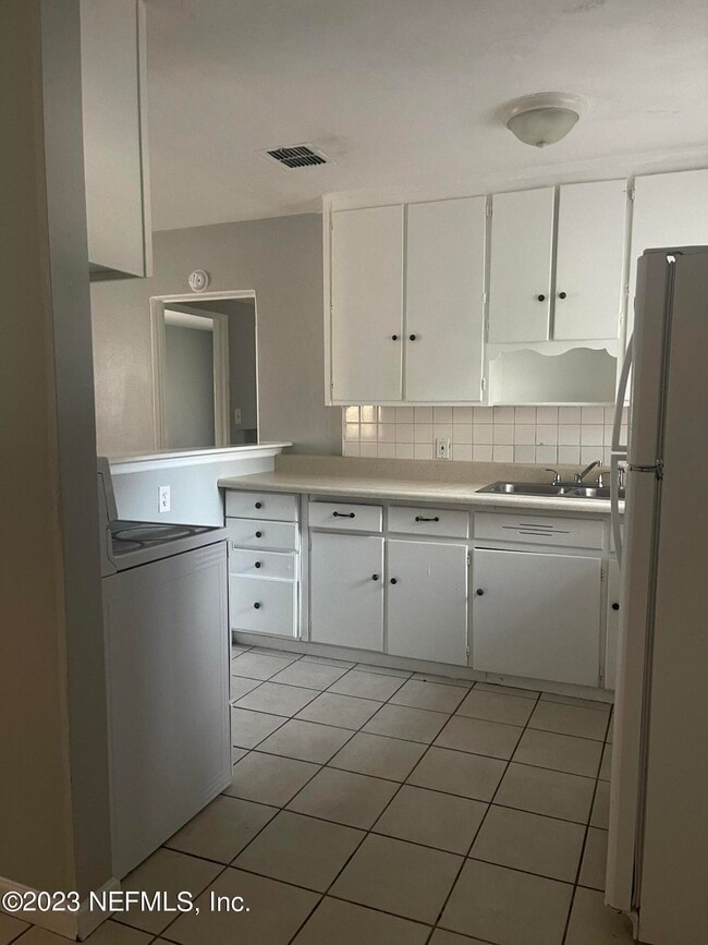 Building Photo - 5467 Windermere Dr