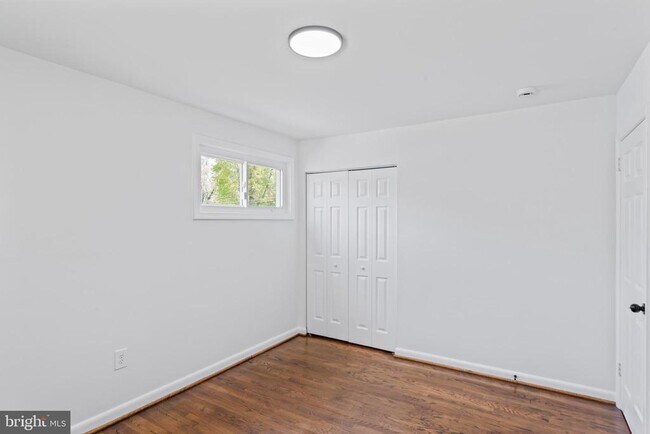 Building Photo - 2521 Fairhill Dr