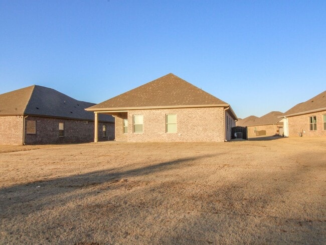 Building Photo - LIKE NEW Home in Natures Cove West in Athe...