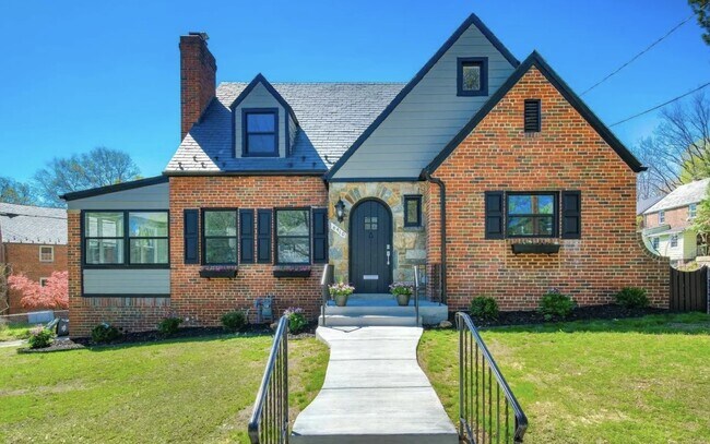 Building Photo - 4410 16th St NE