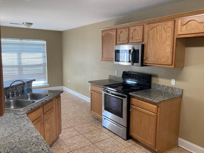 Building Photo - 16266 Charleton Dr