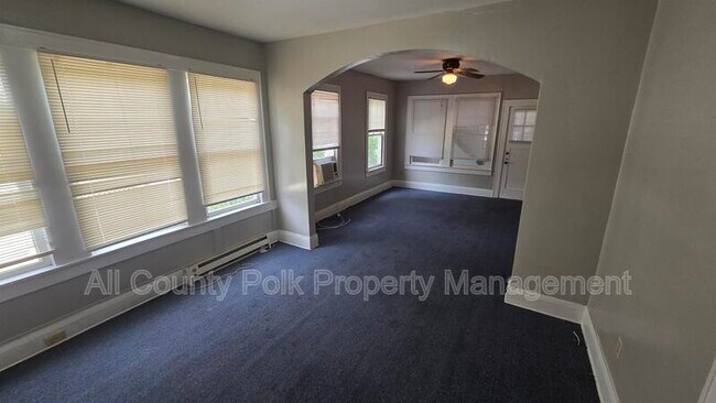 Building Photo - 918 E Lime St