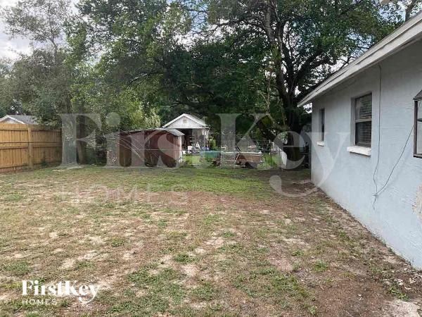 Building Photo - 8313 Oleander Ln