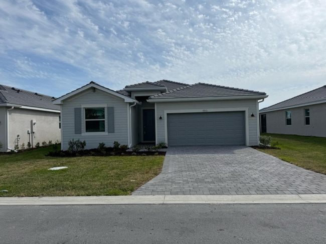 Building Photo - 7913 Lakes Edge Ln