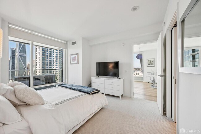 Building Photo - 425 1st St