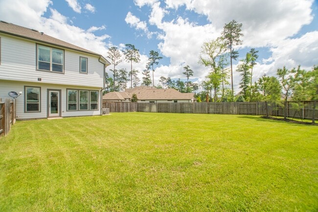 Building Photo - 442 Lake Day Dr