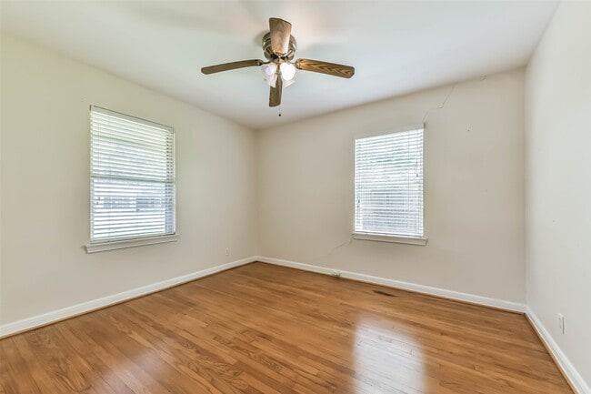 Building Photo - 3023 Fairhope St