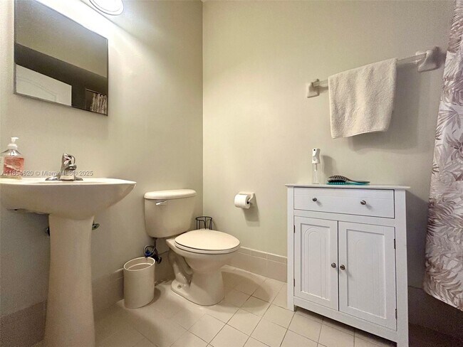 Building Photo - 1104 Shoma Dr