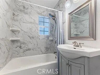 Building Photo - 636 E Avenida De Los Arboles