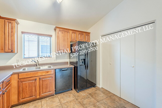 Building Photo - 6313 E Garden Stone Dr