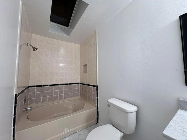 Building Photo - 1724 Foxhall Cir