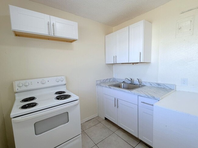 Building Photo - 1341 Winnifred St