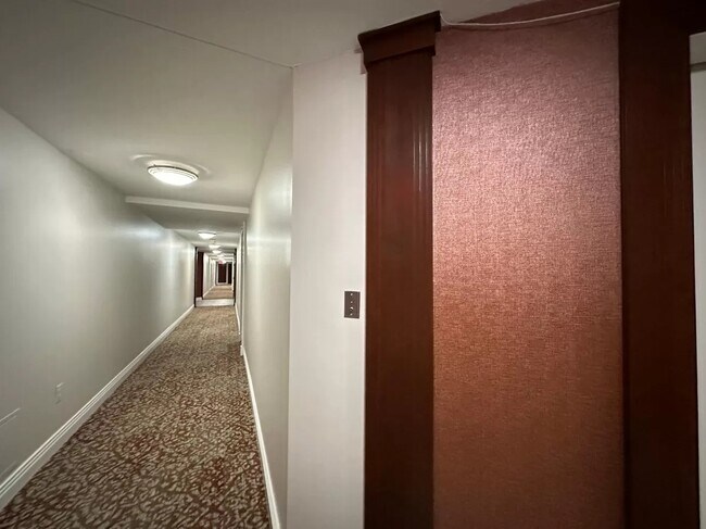 Building Photo - 300 Riverfront Dr