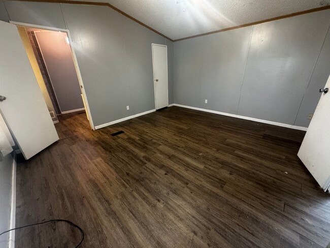 Building Photo - 1102 E Spring St