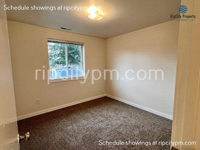 Building Photo - Free Rent! Remodeled 3-Bedroom, 2-Bath Top...