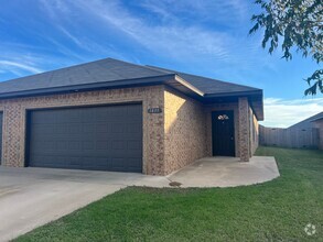 Building Photo - 1833-1835 Post Oak Rd Duplex