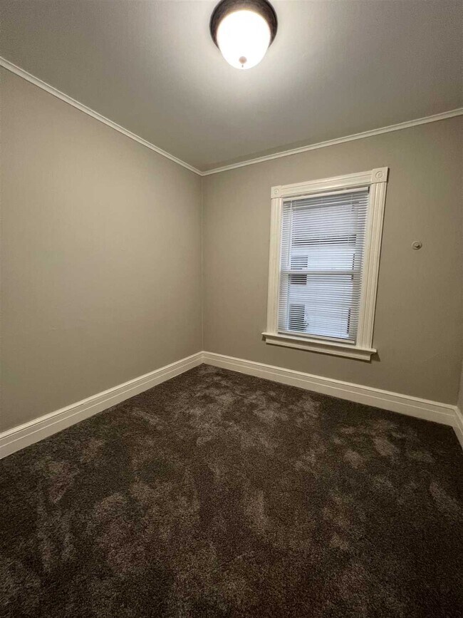 Building Photo - 21 Lincoln Ave