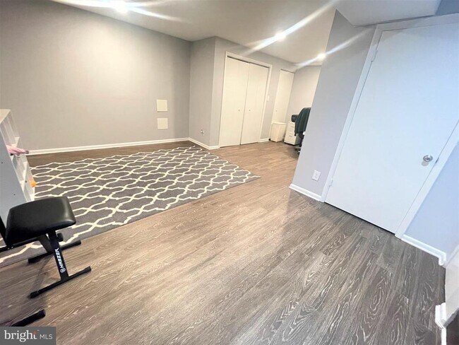 Building Photo - 9437 Hickory View Pl