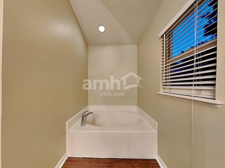 Building Photo - 1071 Royal Marquis Cir