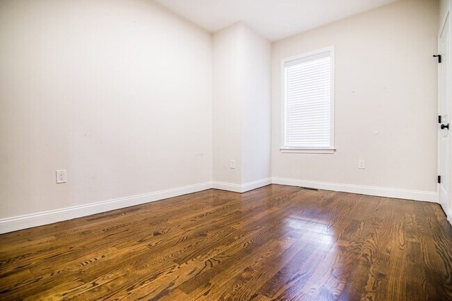 Building Photo - 757 Washington St