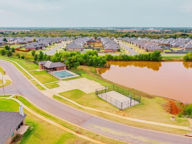 Building Photo - 8225 NW 163rd Ter