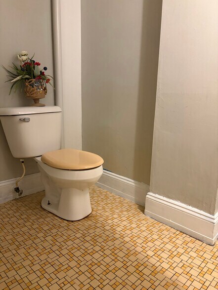 Building Photo - 8413 Cottonwood Dr