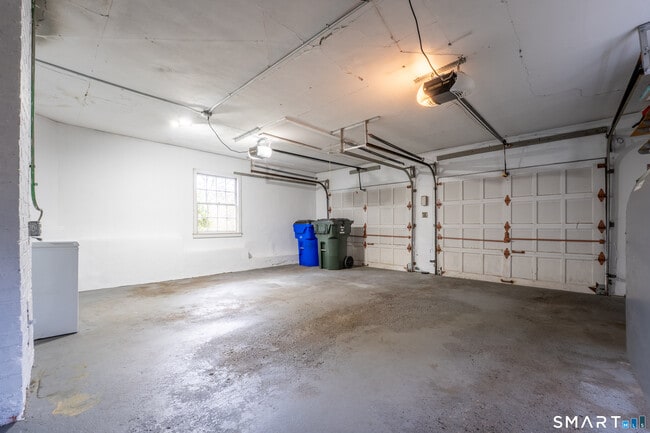 Building Photo - 30 Hillsboro Dr