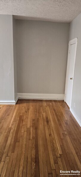 Building Photo - 41 Anderson St