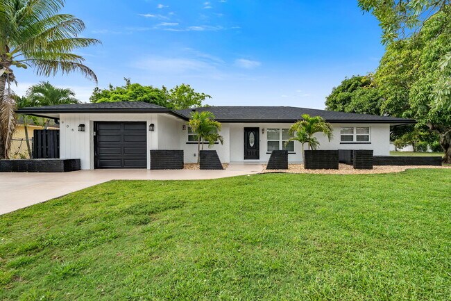 Building Photo - 908 Hibiscus Dr