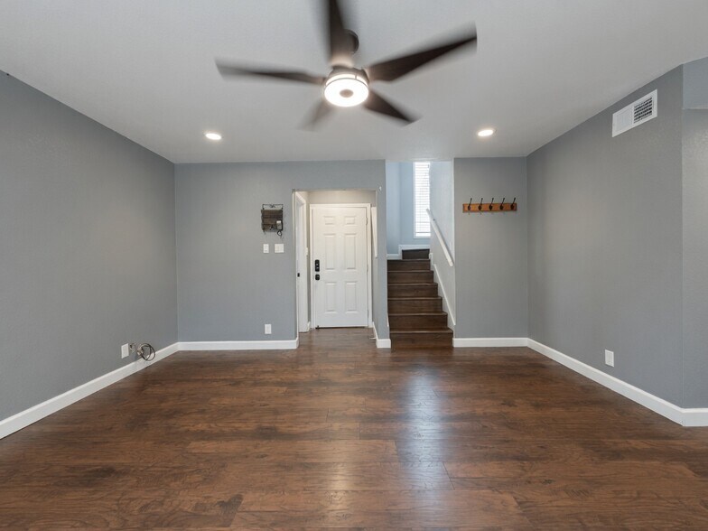 Building Photo - 8107 Hood Cir