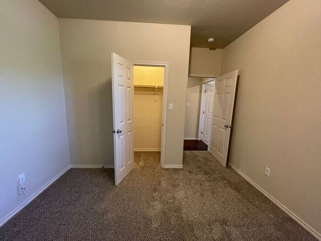 Building Photo - (((SUMMER SPECIAL!!))) Lovely 3/2 Duplex H...