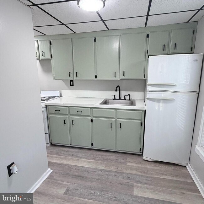 Building Photo - 980 Scotland Ave