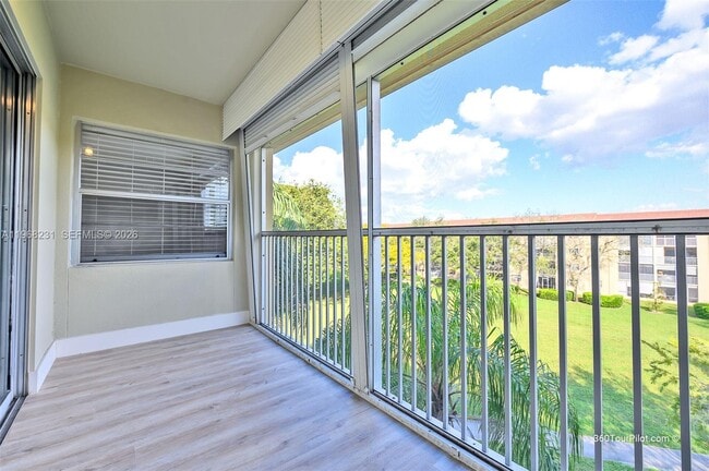 Building Photo - 1351 SW 125th Ave