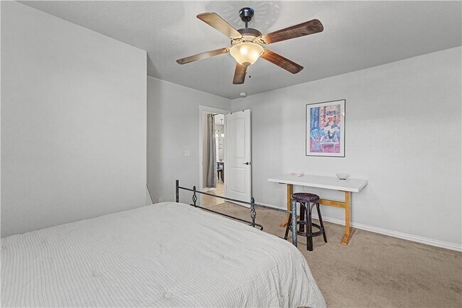 Building Photo - 706 Sedgwick Dr