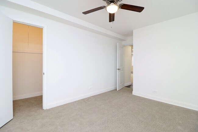 Building Photo - 6040 N Troy St