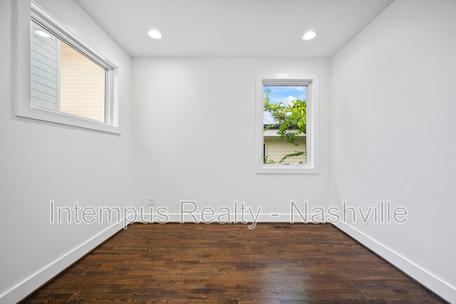 Building Photo - 962 9th Ave S