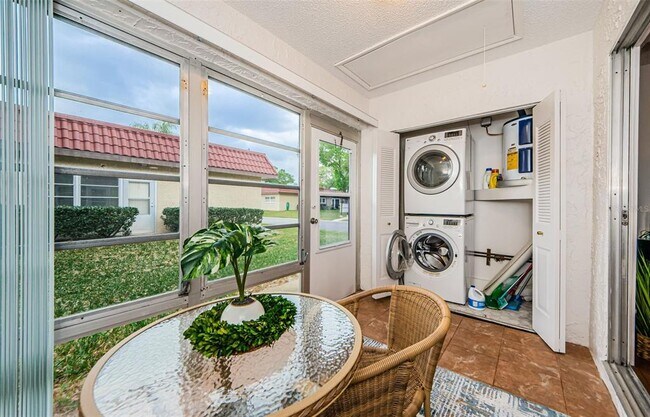 Building Photo - 601 N Hercules Ave