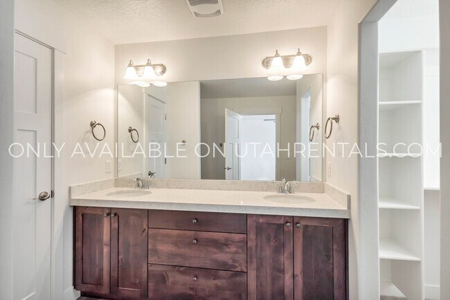 Building Photo - 1692 Aspen Loop