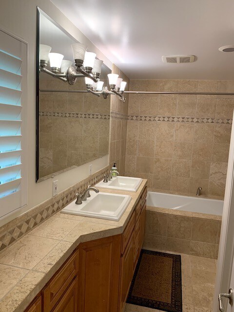 Building Photo - Gorgeous Property on Private Street conveniently located on West side near Downtown!