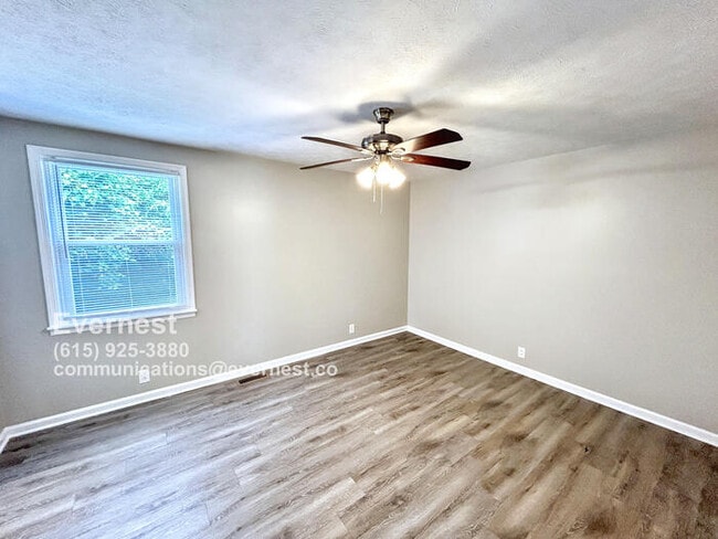 Building Photo - Inviting 3-Bedroom Home with Fenced Yard a...