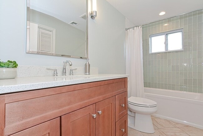 Building Photo - 21 Swan Ave