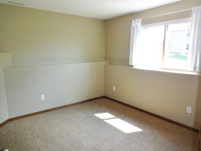 Building Photo - 5179 Castleview Dr NW
