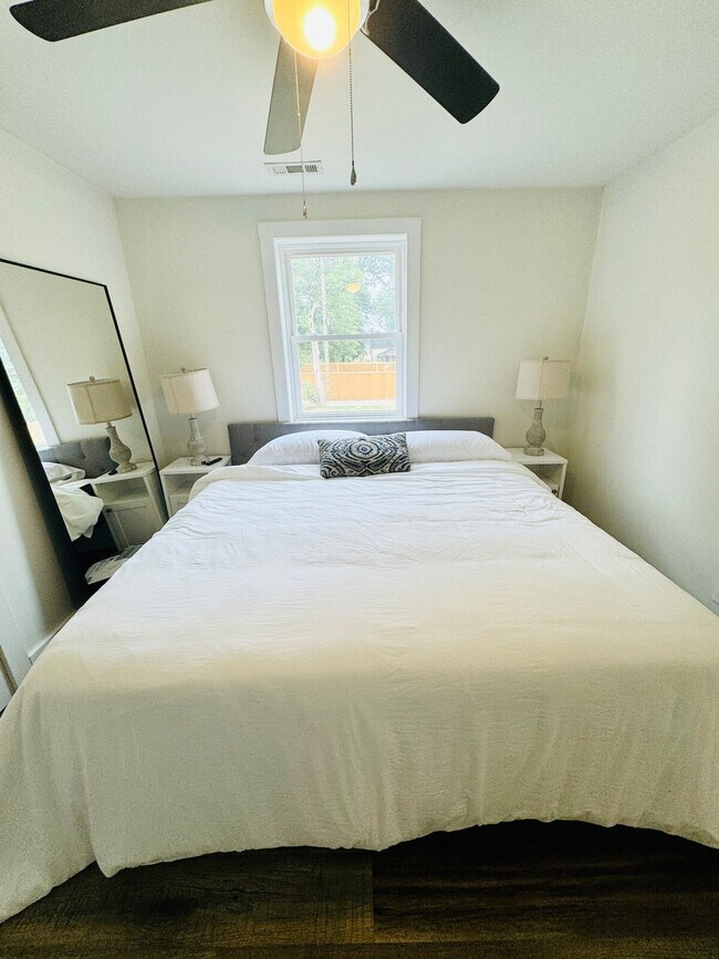 Building Photo - 403 Cedar Lane Rd