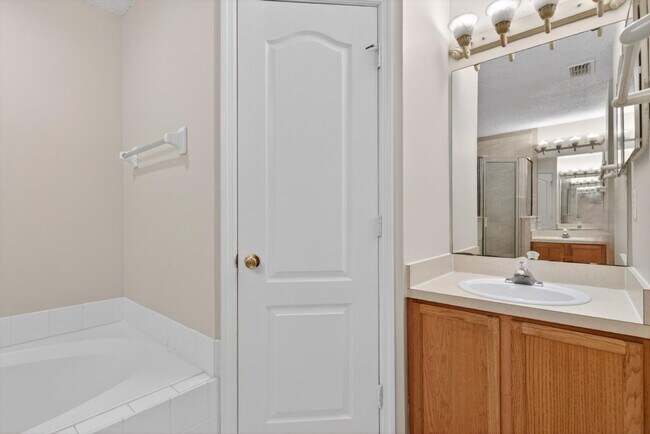 Building Photo - Middleburg Home with Office Space