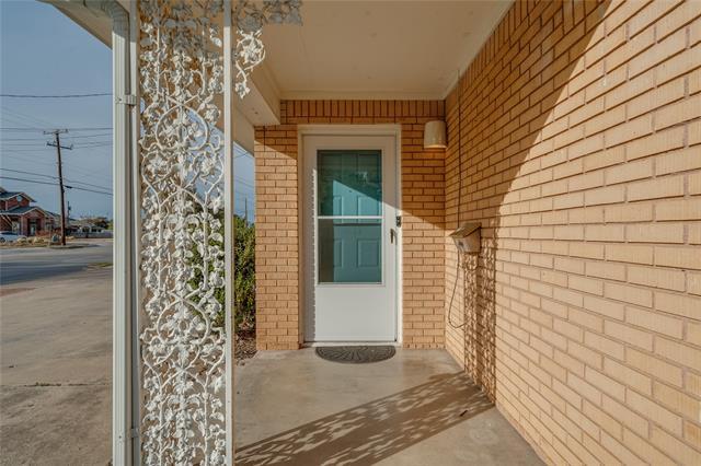 Building Photo - 3273 Lackland Rd