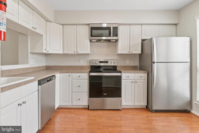 Building Photo - 1004 Dartmouth Glen Way