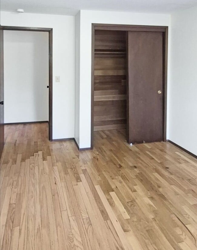 Building Photo - Split-Level Stunner with Skylight, Hardwoods & Room to Grow
