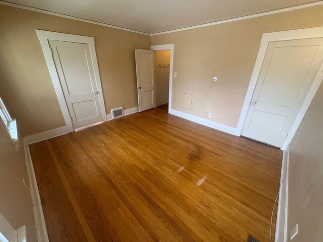 Building Photo - 1 Bedroom, 1 Bathroom Home Near the Historic District