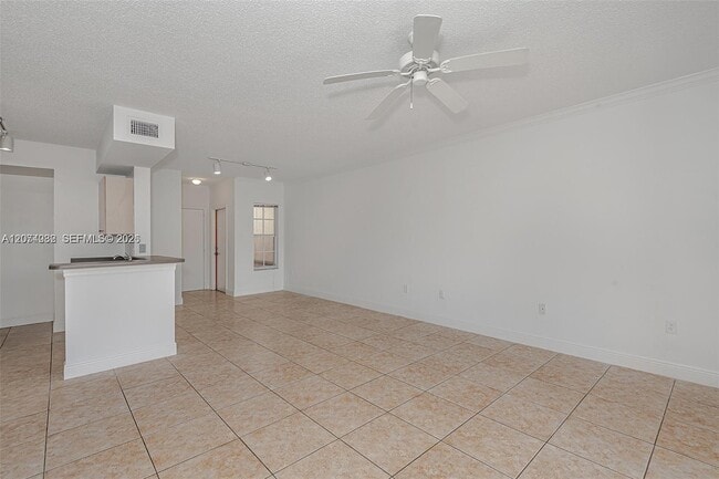 Building Photo - 2452 Centergate Dr