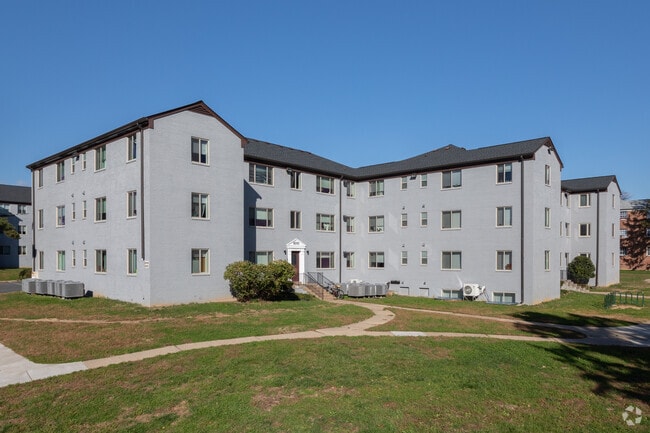 Building Photo - Parkwood Apartments